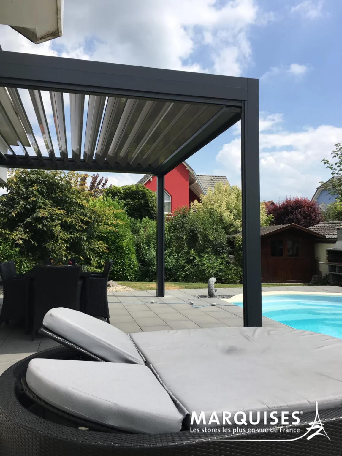 Pergola bioclimatique installée à Dieppe par DP Menuiserie